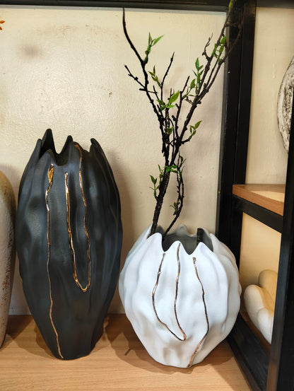 Luxury Black & White Sculptural Ceramic Vase Set – Modern Home Decor