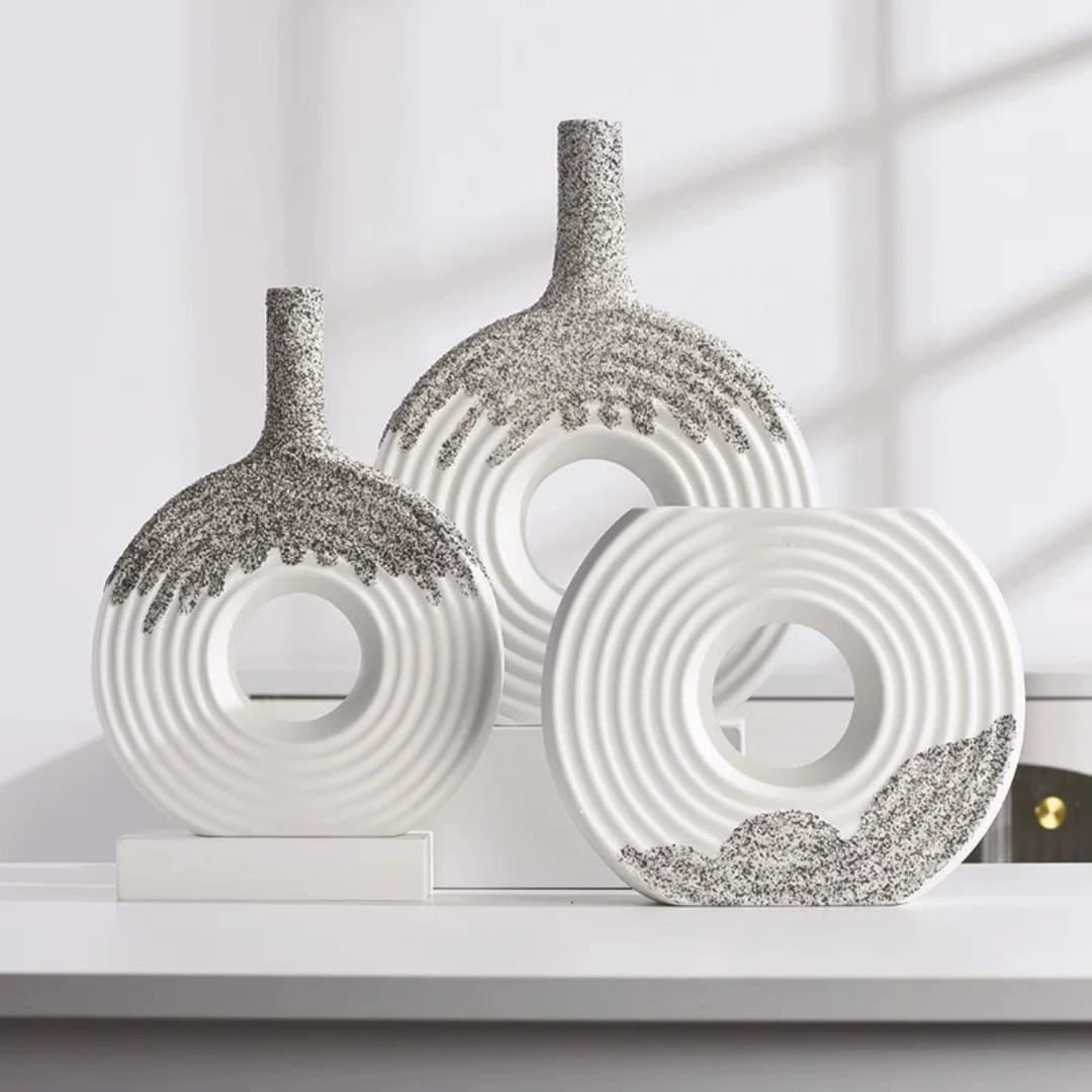 Textured Donut Ceramic Vase with Speckled Finish – Modern Sculptural Flower Vase