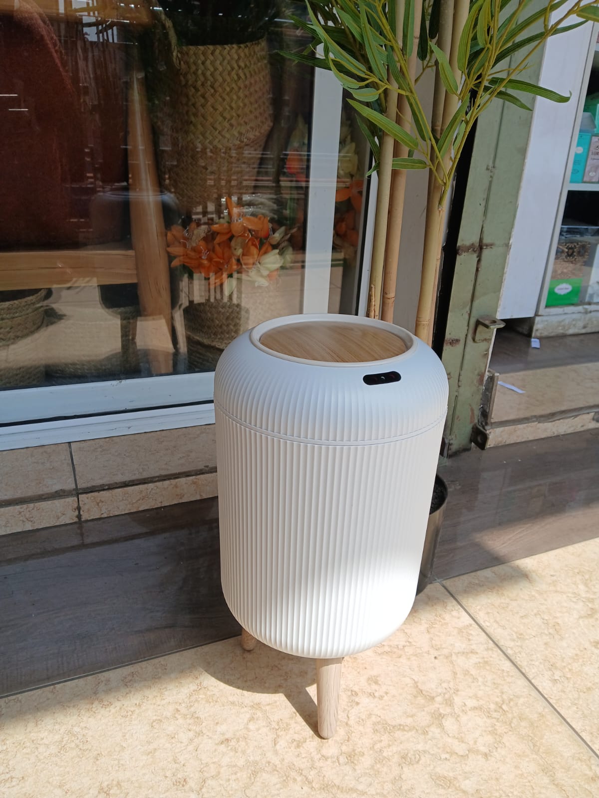 Modern Ribbed Bathroom Waste Bin with Flip Lid – Home Organizer