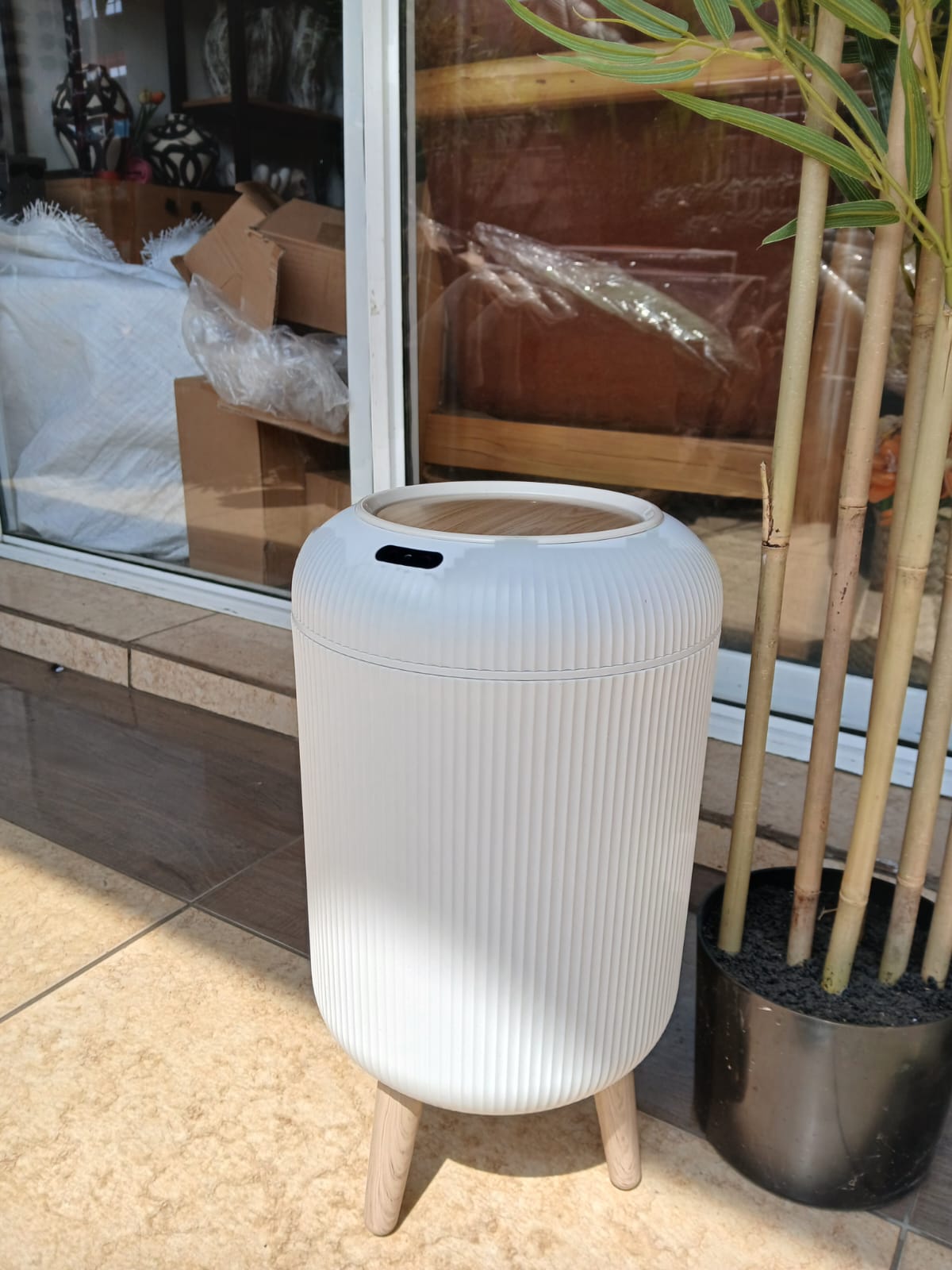 Modern Ribbed Bathroom Waste Bin with Flip Lid – Home Organizer